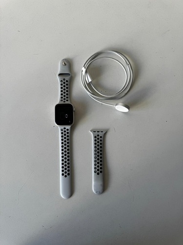 Apple Watch Series 7 Gps 45mm Bateria 84% + Base De Carga