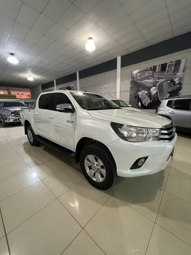 Imagen 8 de 21 de Toyota Hilux 2.8 Cd Srv 177cv 4x4 At 2017