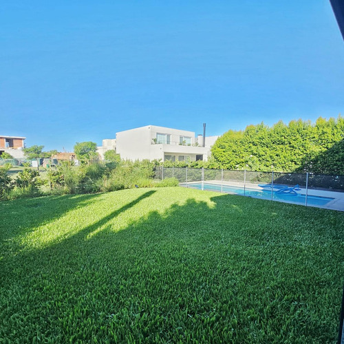 Casa En Los Castaños