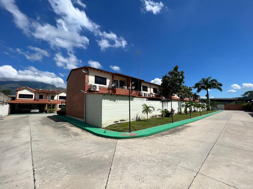 Townhouse Cumaca Resd. La Fuente (oaf)
