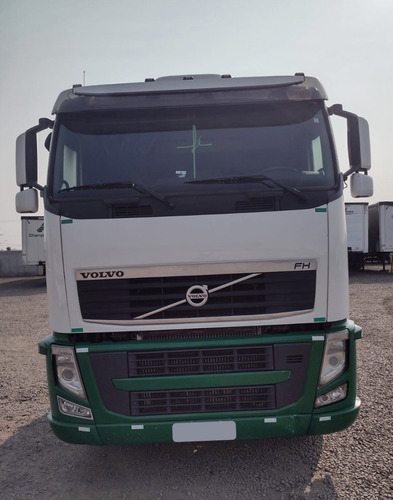 Imagem 2 de 8 de Volvo - Fh 460 - Teto Baixo - 6x2 - 2014 - Branco - Filé.