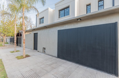 Imagen 10 de 30 de Venta · Casa A Estrenar De Categoría En Moreno · Pileta · Patio · Balcón · Financia · Permuta