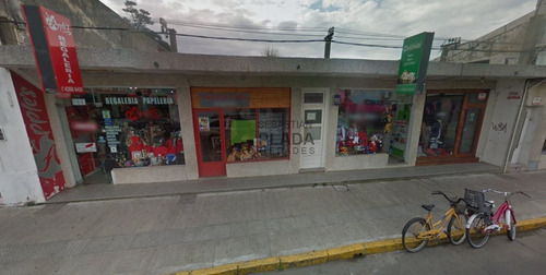 Imagen 1 de 3 de 4 Locales Sobre 18 De Julio Con Renta.