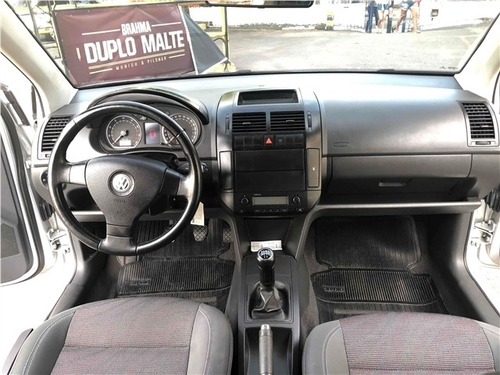 Volkswagen Polo Sedan 2.0 Mi Comfortline 8v Flex 4p Manual