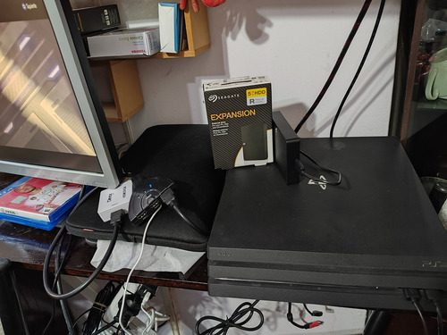 Ps 4 Pro 1 Tb Y 5 Tb Externo, 2 Joystick 1 Volante Negro (Usado)