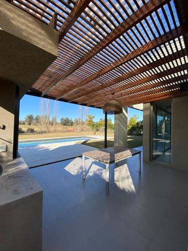 Sin Comision. Urgente!!! Escucho Oferta Razonable. Con Renta. Inmobiliarias Abstenerse.