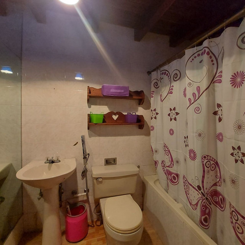 Imagen 28 de 30 de Venta De Casa En Prados Del Este 8h/ 9b/ 5p
