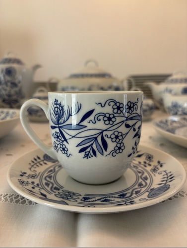Juego De Vajilla Thun - 119 Piezas De Porcelana Azul Modelo De La Cebolla (Usado)