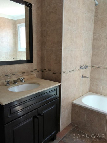 Imagen 16 de 20 de Venta - Oportunidad!- Sólida Y Excelente Casa En Sausalito - Bayugar Negocios Inmobiliarios