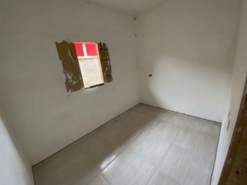 Imagem 8 de 17 de Casa No Bairro Savoy, Em Itanhaém, Litoral Sul De São Paulo, Localizada No Lado Serra. Possui Piscina, Churrasqueira E Vaga Para 02 Automóveis.