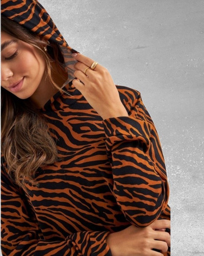 Imagen 2 de 2 de Buzo Hoddie Canguro Estampado Lanilla Soft