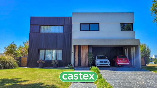 Casa A La Laguna En Venta En Vistas, Puertos