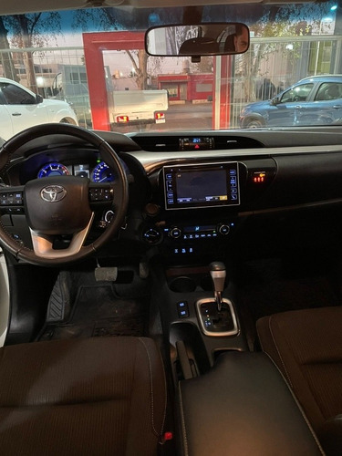 Imagen 12 de 21 de Toyota Hilux 2.8 Cd Srv 177cv 4x4 At 2017