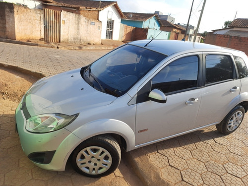 Imagem 1 de 10 de Ford Fiesta 2013 1.6 Se 5p