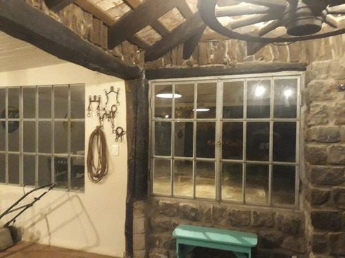 Casa En Venta - 3 Dormitorios 2 Baños - 200mts2 - Azul