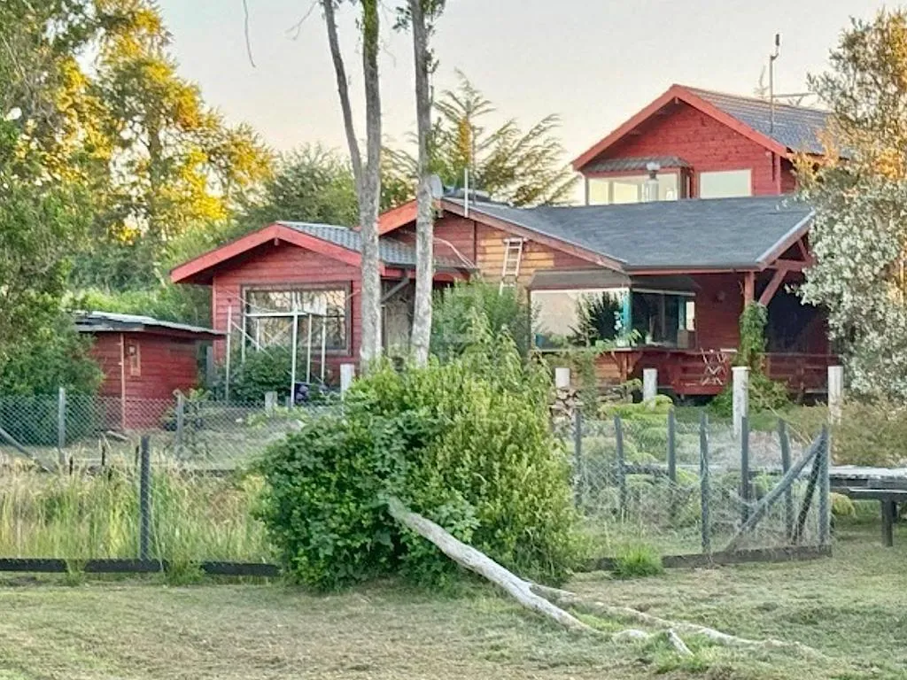 Imagen 1 de 17 de Amplia Casa Frente A Lago Puyehue.