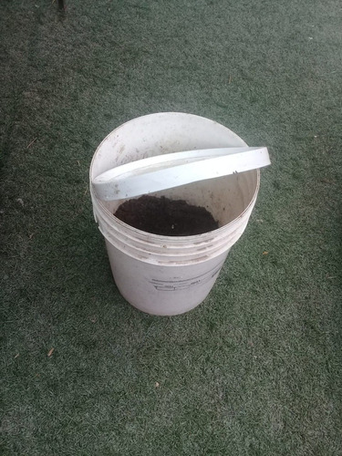 Imagen 2 de 3 de Tierra Negra De Las Yungas X 20 Lts, Envase De Regalo