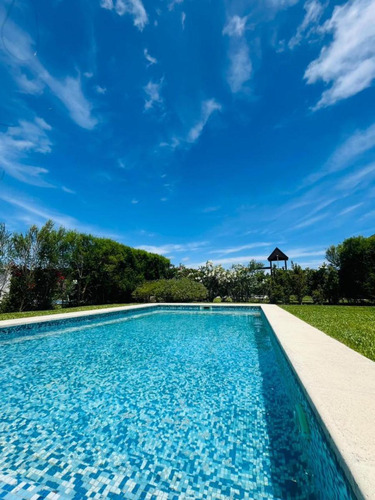 Casa En Venta - 3 Dormitorios 3 Baños - 807mts2 - Dique Luján