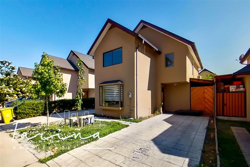 Arriendo Casa 3d, 4 Baños Y Servicio - Portones De Chicureo