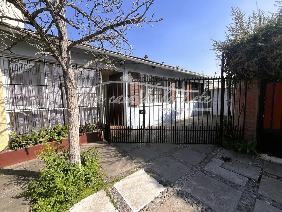 Imagen 2 de 20 de Casa En Venta 216m2 Terreno 3d + 2b, Manquehue Sur