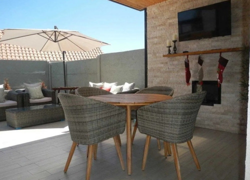 Casa En Venta De 3 Dorm. En Peñalolén
