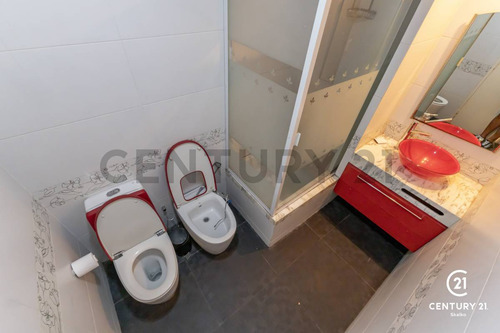 Venta Casa 3 Plantas 5 Dormitorio Cochera Quincho Terraza Jacuzzi. Abasto, Rosario
