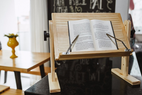 Suporte Apoio Mesa Leitura Com Prendedor De Páginas 35cm