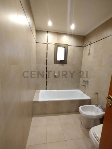 Departamento En Venta 3 Dormitorios Con Cochera En La Plata Ubicado En Calle 14 Entre 44 Y 45, A