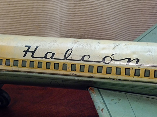 Avión Halcón Vispa Hojalata Fricción (Usado)