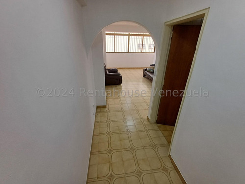 Fina Barro Alquila Apartamento En Terrazas Del Ávila 24-16911 Yf