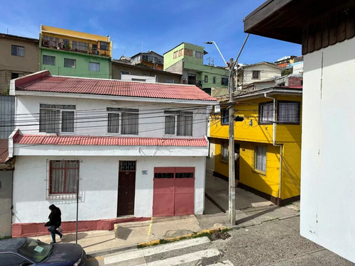 Se Vende Casa En Valparaíso En Avenida Alemania Alt 8.000.