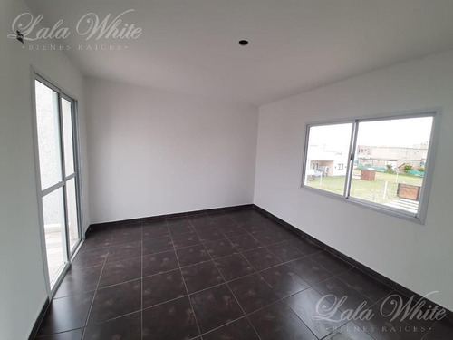 Imagen 3 de 20 de Alquiler Anual/venta - Casa En Laguna Azul