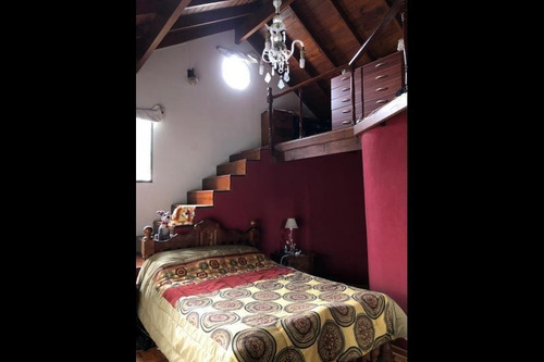 Chalet En Importante En Esquina- Ramos Mejia. Brio Don Bosco