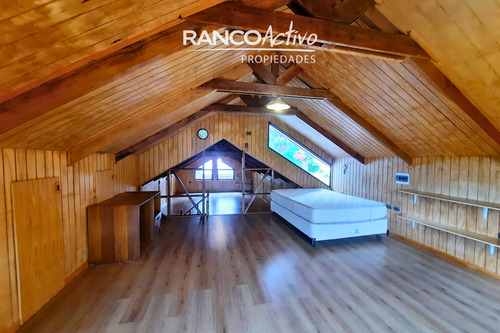 Hermosa Casa Con Amplios Espacios Y Entorno Natural. 4d, 3b