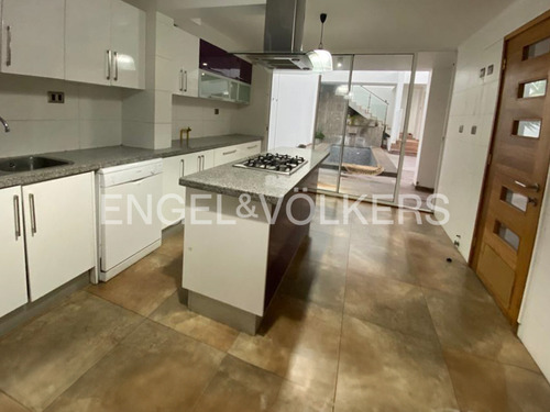 Moderna Casa En Jardines Del Sur Con 272 M2 Útiles
