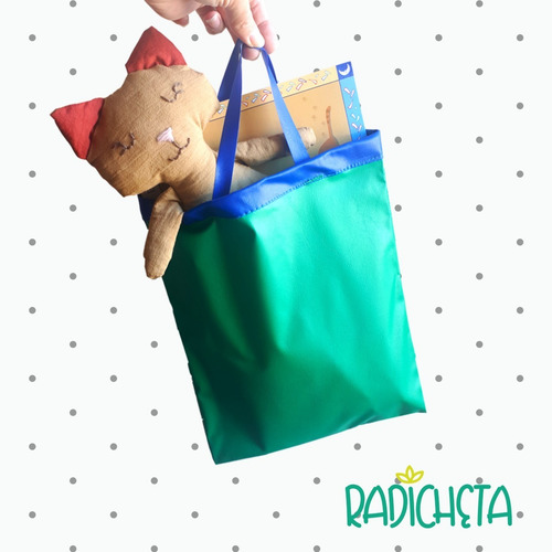 Imagen 2 de 8 de Kit Gatita: Cuento + Muñeca De Tela + Accesorios+ Bolsa
