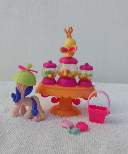 My Little Pony - Ponyville - Sharing Sweets With Fluttershy (Usado)