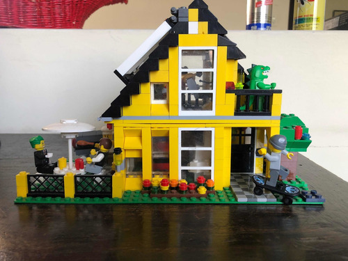 Yellow Creator House +  Limited Edition Lego Minifigueres