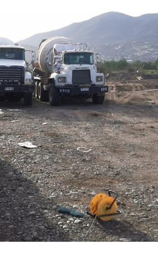 Camión Mack Dm 690s Mixer