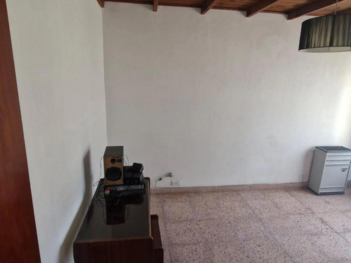 Casa En Venta - 2 Dormitorios 1 Baño - Cochera - 213mts2 - Mar Del Plata