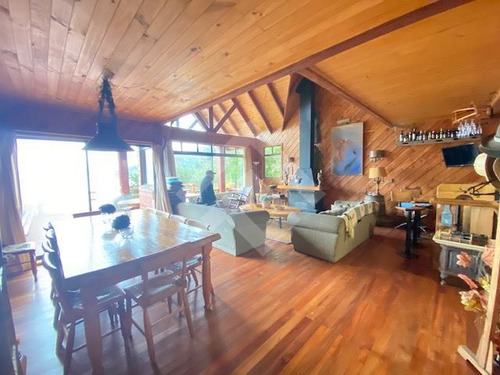 Casa En Venta De 6 Dorm. En Panguipulli