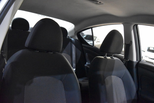 Nissan Versa 1.6 Acenta A/t Nafta 2014 Color Gris Impecable!