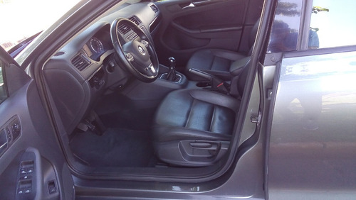 Imagen 8 de 14 de Volkswagen Vento 2.0 Luxury I 140cv