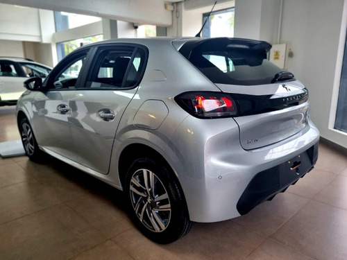 Imagen 17 de 25 de Peugeot 208 Feline Tiptronic 1.6 Stock