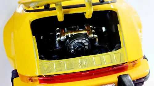 Miniatura Porsche 911 Speedster 3.2 1989 1:18 Maisto Premium