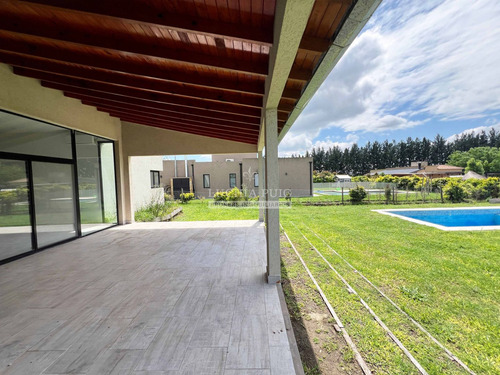 Casa En Venta Con Pileta - Lote Interno - San Matias Área 4