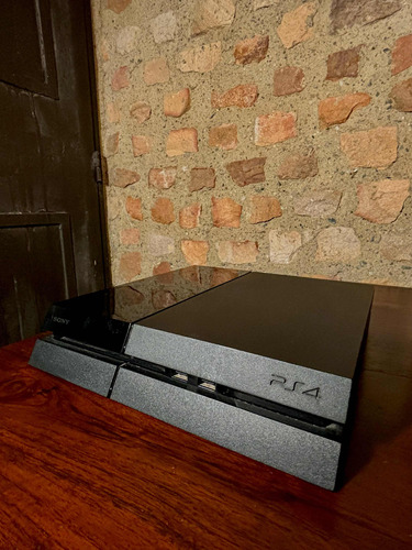 Playstation 4 En Perfecto Estado Con 2 Controles Y 5 Juegos