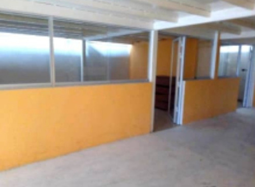 Imagen 2 de 10 de Galpón Y Apartamento