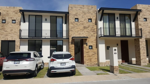 Imagen 1 de 12 de Hermosa Casa En Puerta De Piedra, Gran Ubicación, 3 Recamara