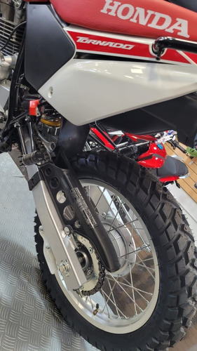 Imagen 8 de 15 de Honda Xr 250 Tornado Rojo 0km 2023 Performance Bikes